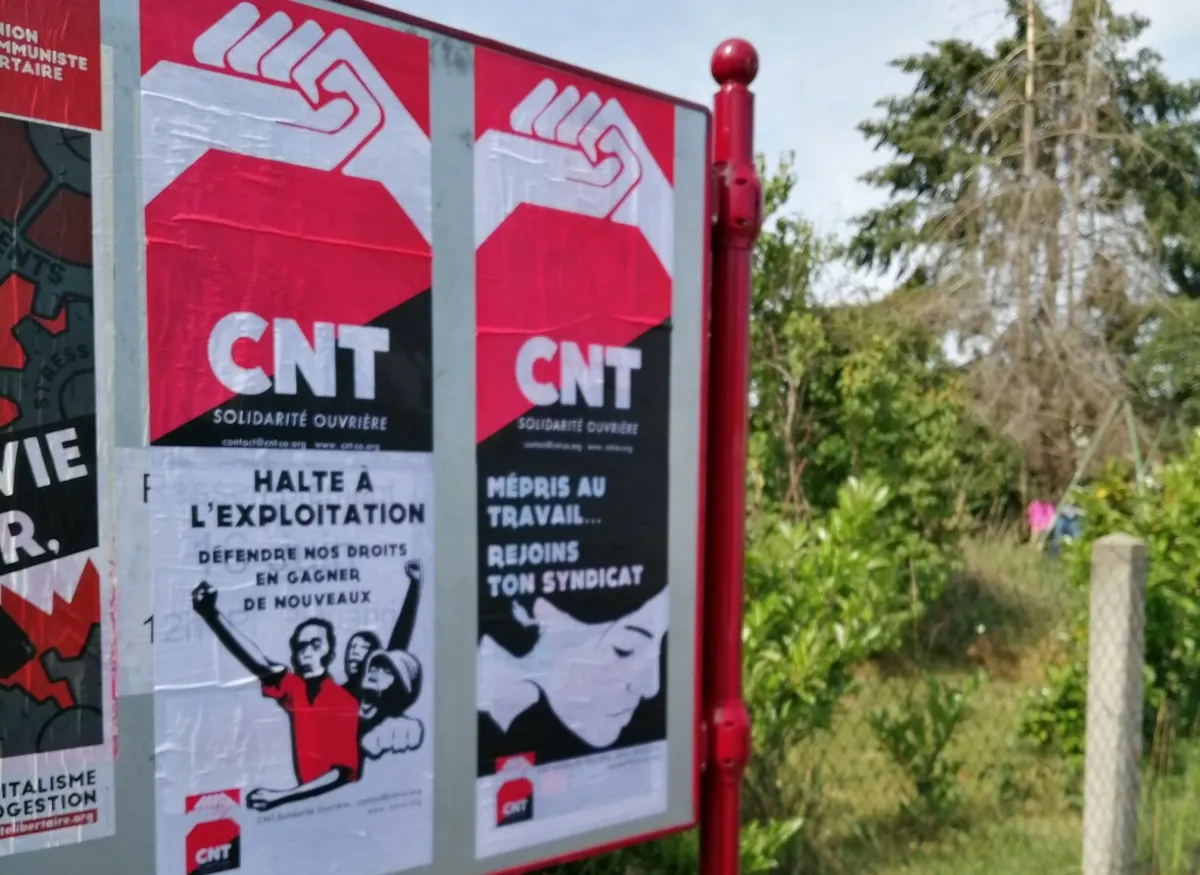 Le rouge et le noir égayent le paysage