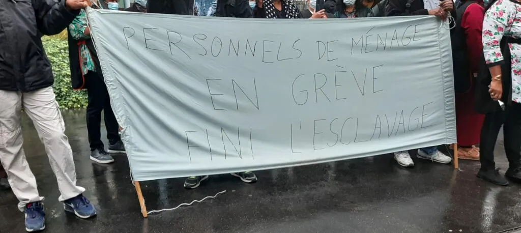 Grève du personnel de nettoyage sous-traité par Arc-en-Ciel à Tolbiac (Université Paris I)